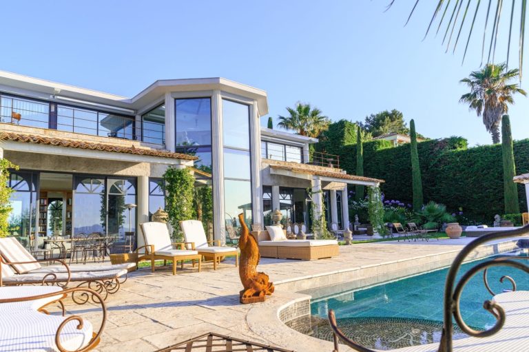 Privatiser la villa Villa Colonnade avec l'agence événementielle Location Villa Côte d'Azur